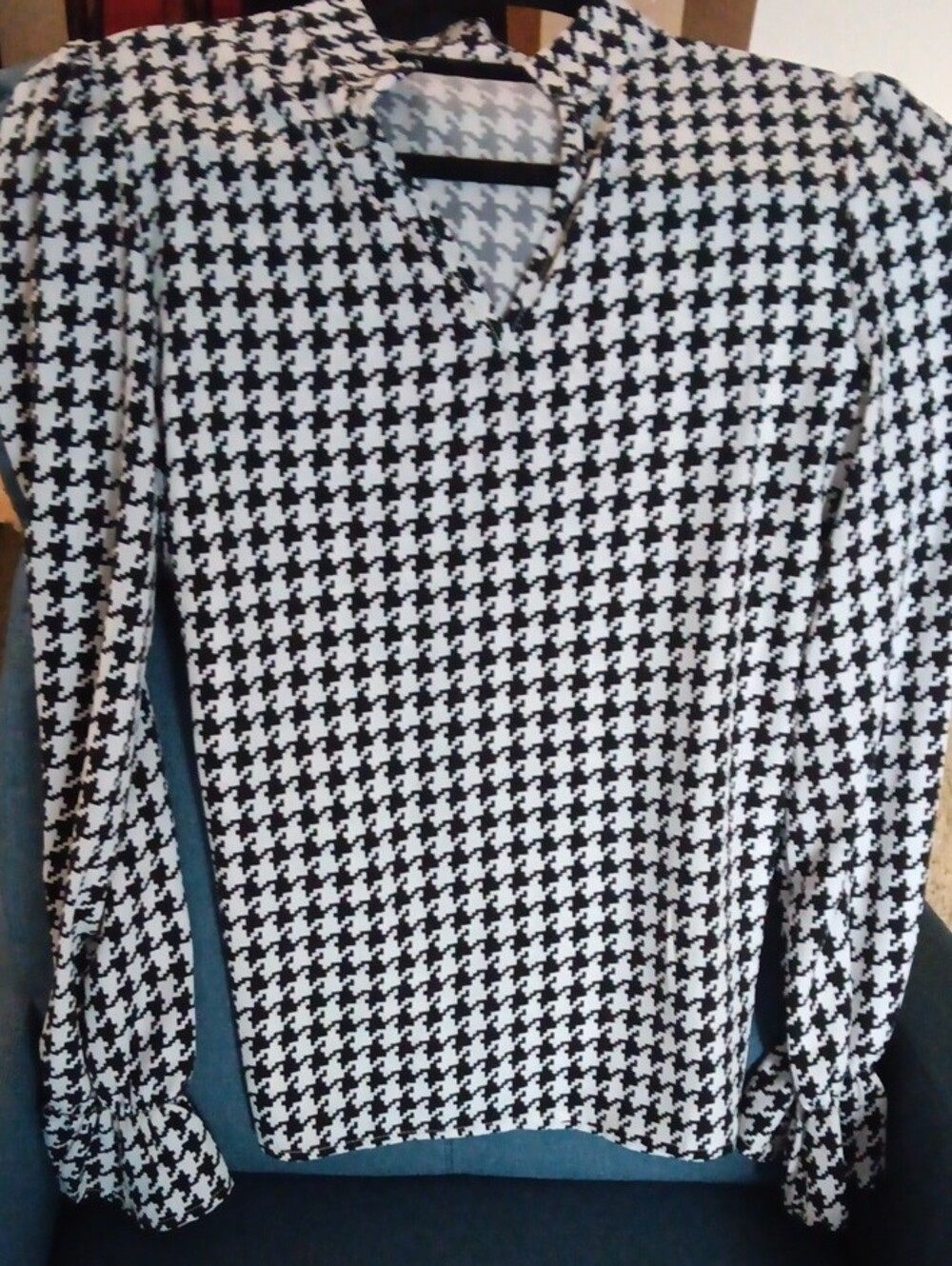 SHEIN Black & White Houndstooth V-Neck Long Sleeve Blouse